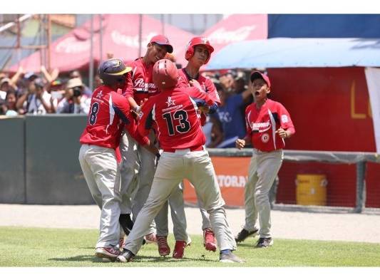 Panamá se corona campeón ante México.