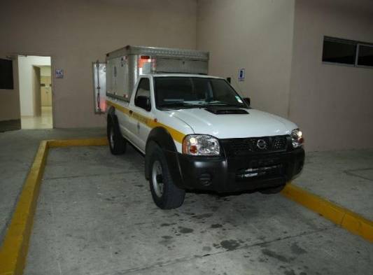 Los peritos realizaron el levantamiento del cadáver en el hospital de La Chorrera.