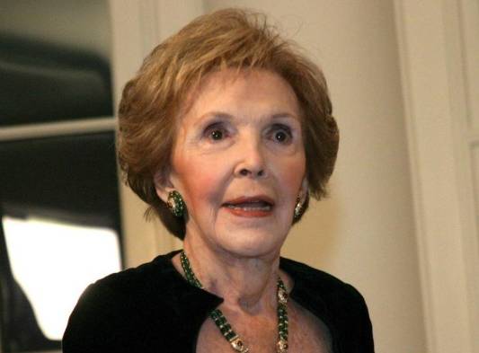 Nancy Reagan, falleció la mañana de hoy domingo.