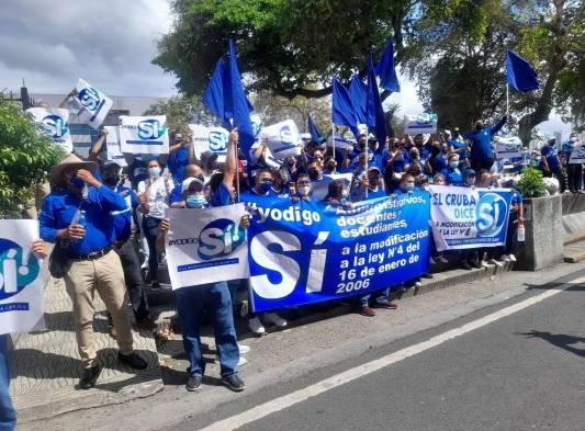Proyecto de la reelección indefinida de Etelvina de Bonagas pasa a segundo debate