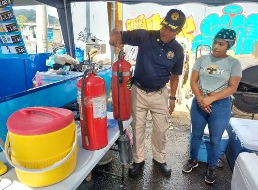 Bomberos atienden 337 emergencias e inspeccionan puestos de comida y tarimas