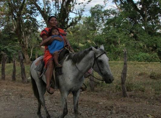 A caballo, es una manera de viajar.