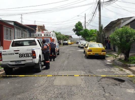 La pareja se encontraba muerta dentro de una camioneta.