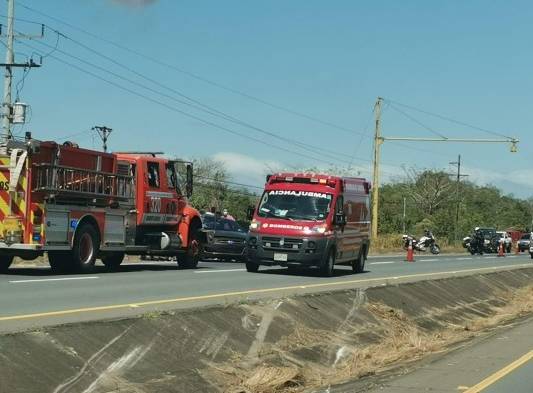 Accidente de tránsito genera congestión cerca de la Azucarera de Coclé