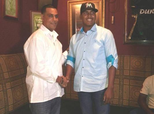 Alberto Guerrero con los Marlins.