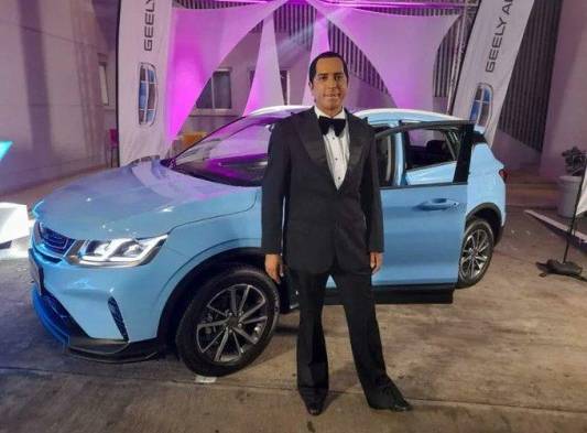 El colombiano ganó 10 mil dólares y un auto.