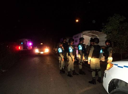 Policía dice que está tras la pista de dos sospechosos.