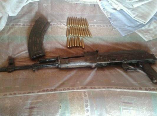 Armas encontradas en la residencia.