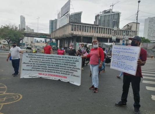 Mujeres aspirantes a transportistas protestaron en la Asamblea Nacional