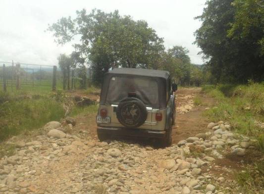 Carreteras son un desastre y afectan a agricultores.