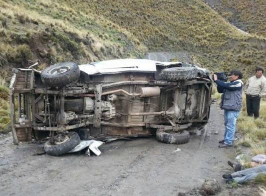 E accidente de tránsito dejó tres víctimas fatales y ucatro heridos.