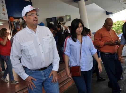 'Mimito' Arias renuncia a su candidatura presidencial 