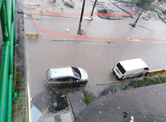 Se inundan varias calles de Colón