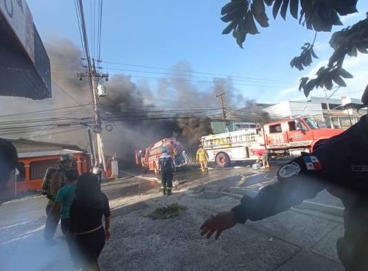 Fuego afecta locales comerciales en Capira