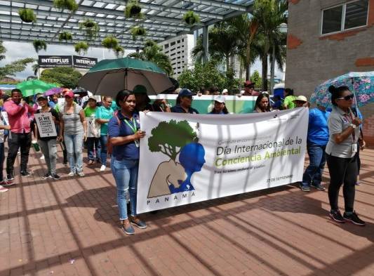 Realizan marcha por la conciencia ambiental