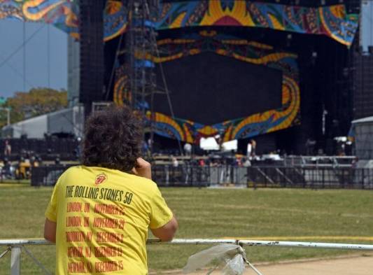 Vista general del escenario donde se presentará en concierto gratuito la banda británica The Rolling Stones.