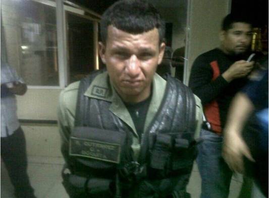 Policía de mentirita cae en Vista Alegre