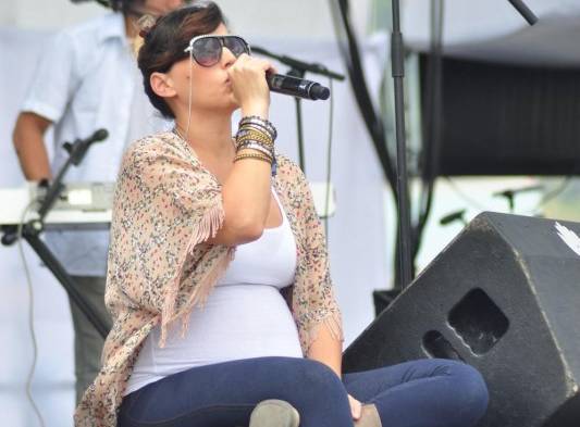 Ingrid de Icaza le mete a los ejercicios con su ‘pancita’