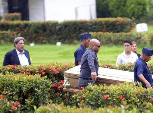 El sepelio se realizó en el cementerio Jardín de Paz, en Santa Elena, Parque Lefevre.