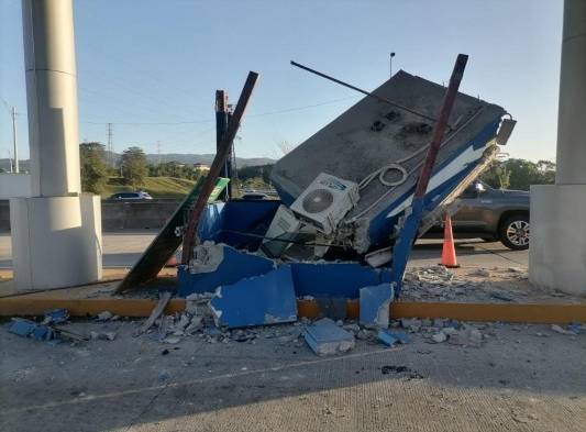 Articulado destrozó caseta del Corredor Sur; no hubo heridos