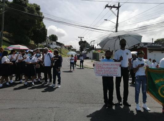 Comunidad educativa del Cantón exige mejoras en las infraestructuras del plantel