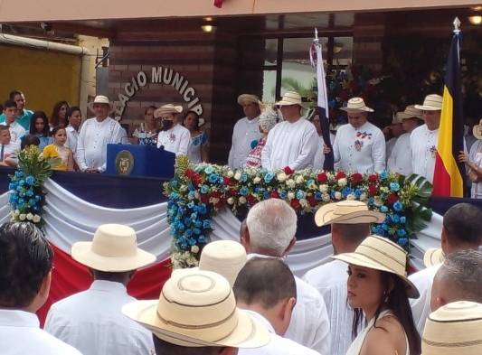 La Villa celebra 201 años del grito de independencia 