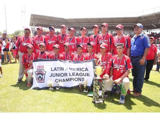 Panamá se corona campeón ante México.