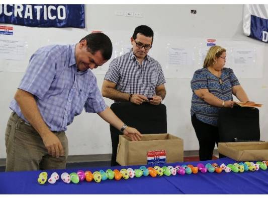 Este sábado se realizó el sorteo de las posiciones que tendrán cada uno de los 41 candidatos al Comité Nacional de Elecciones (CEN). .