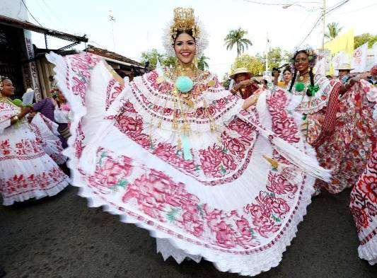 El vestido típico de Panamá. Un patrimonio cultural, que merece reconocimiento.