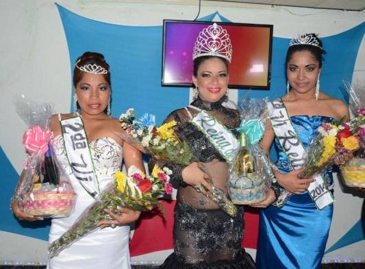 Las chicas se lucieron con sus mejores trajes.