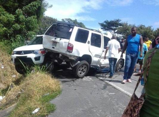 Seis carros involucrados en accidente.