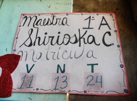 Niños enfrentan el mar por su derecho a la educación