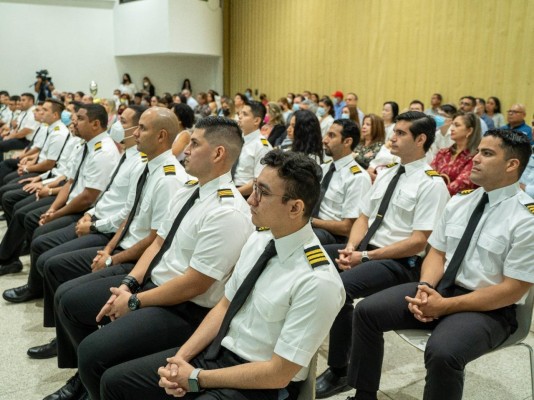 40 panameños se gradúan como pilotos de aviación comercial 