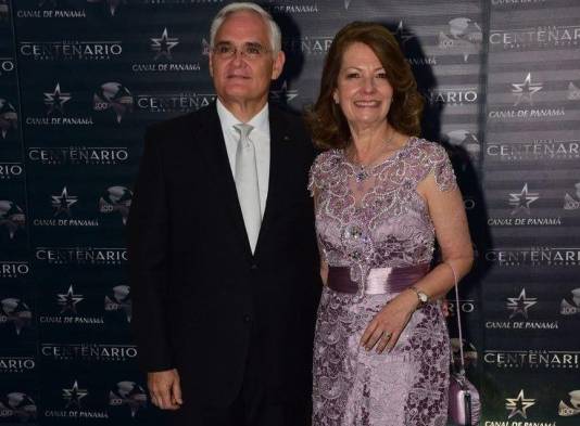 El administrador del Canal, Jorge Luis Quijano, y su esposa, Marcia de Quijano.