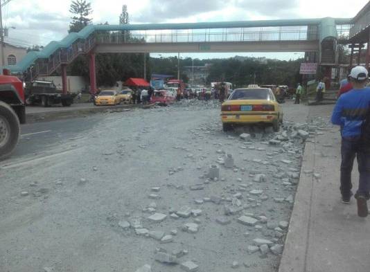 Ocho vehículos involucrados en accidente en Las Cumbres