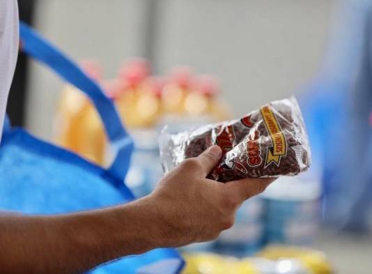 Productores de frijol exigen su platita. Le deben compensaciones del año pasado