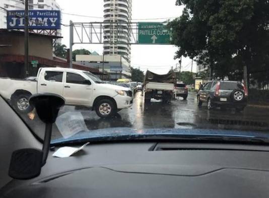 Accidente de tránsito provocó tranque vehicular.