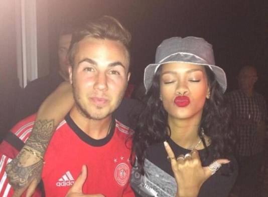 Rihanna coqueteó con Mario Goetze en la final.