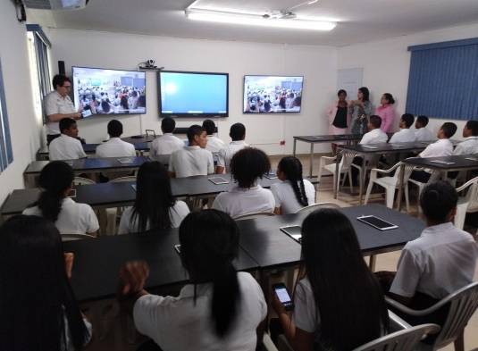 Estudiantes del Instituto América.