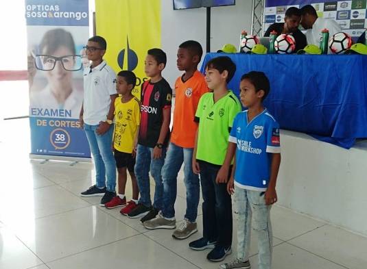 Los muchachos se encontraron entusiasmado para que inicie el torneo.