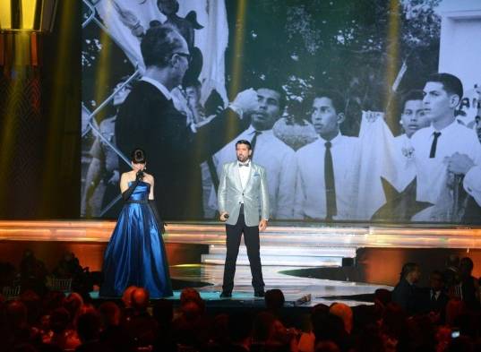 El tenor Ricardo Velásquez rememoró, con su gloriosa voz, la lucha por recuperar la soberanía que se libró en 1964.