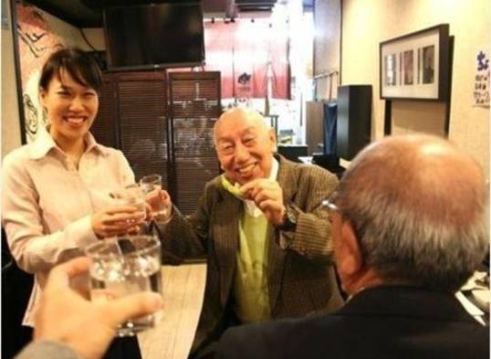 Restaurante da descuentos a calvos