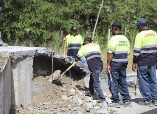 Remueven acera improvisada en Condado del Rey