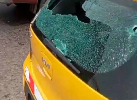 Taxi fue impactado en balacera