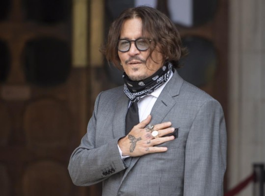 Winona Ryder y Vanessa Paradis aseguran que Johnny Depp no fue violento con ellas
