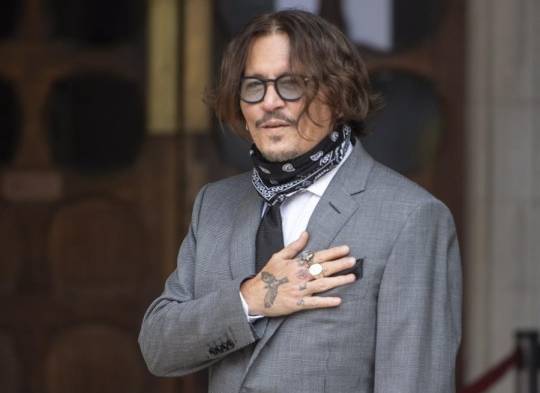 Winona Ryder y Vanessa Paradis aseguran que Johnny Depp no fue violento con ellas