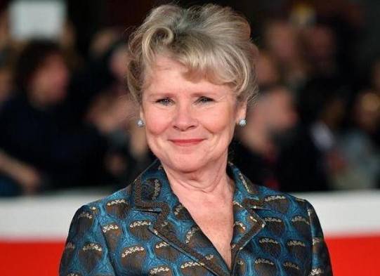 The Crown acabará en la quinta temporada y la reina será Imelda Staunton