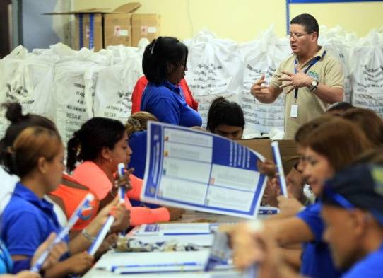 Funcionarios del TE durante el proceso electoral pasado.