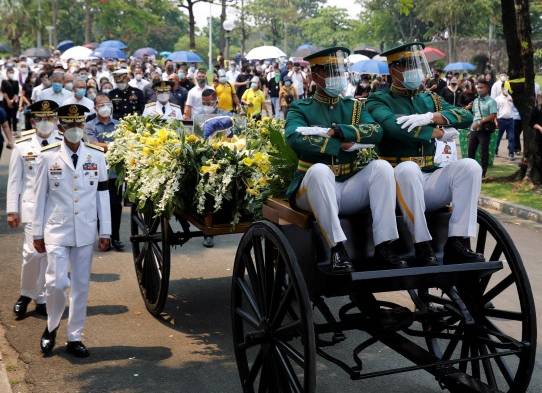 Filipinas da el último adiós a Benigno Aquino, el presidente tranquilo