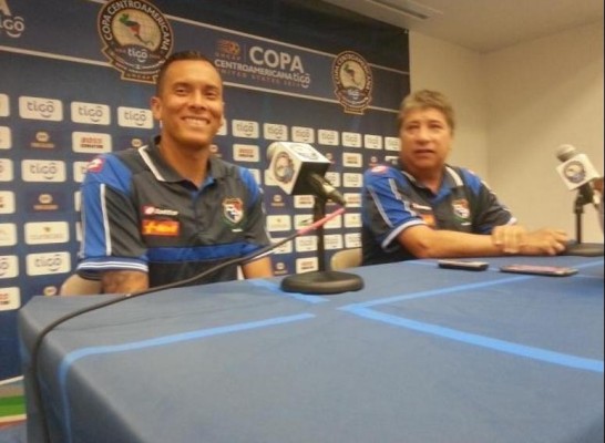 Blas Pérez (i) junto a 'Bolillo' Gómez.